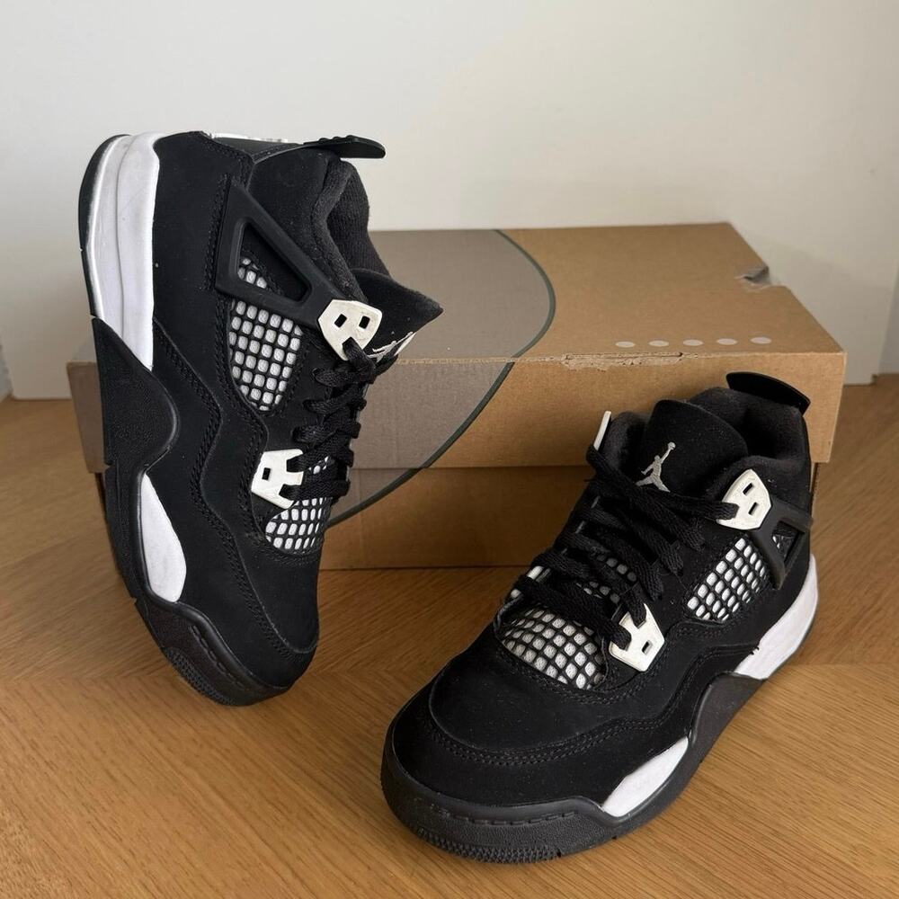 Nike Air Jordan 4 ‘White Thunder’ Kids Sneakers- SZ 1 Y